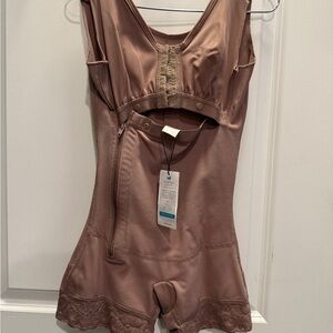 Elegant Women's Jumpsuit in Mauve